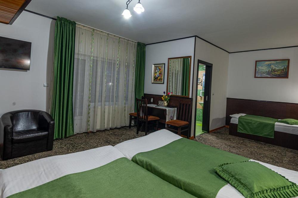 Pensiunea Orizont Farcasa Ngoại thất bức ảnh