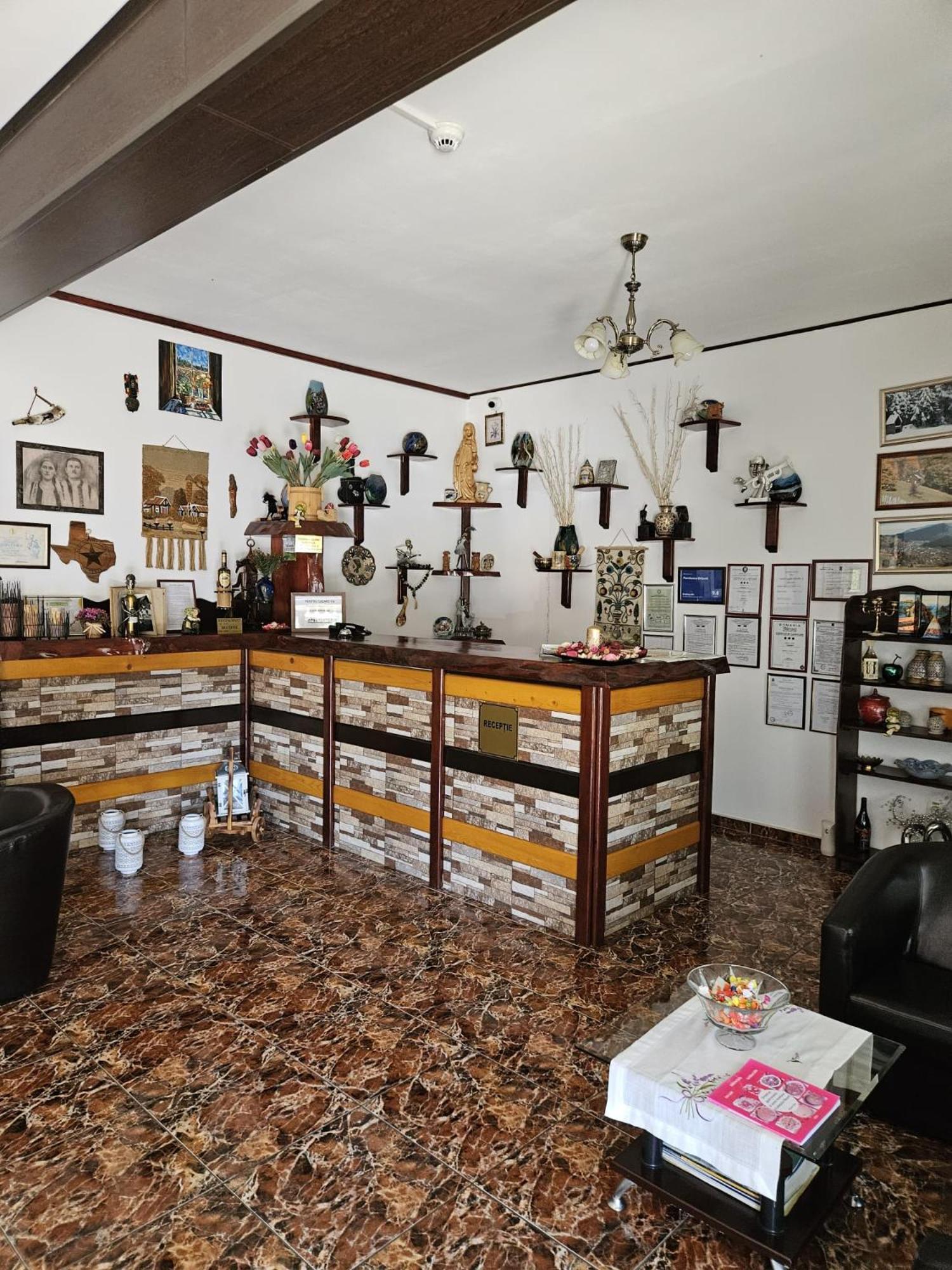 Pensiunea Orizont Farcasa Ngoại thất bức ảnh